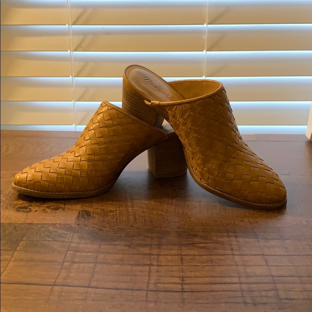 Madewell Woven Leather Mule Clogs in Tan